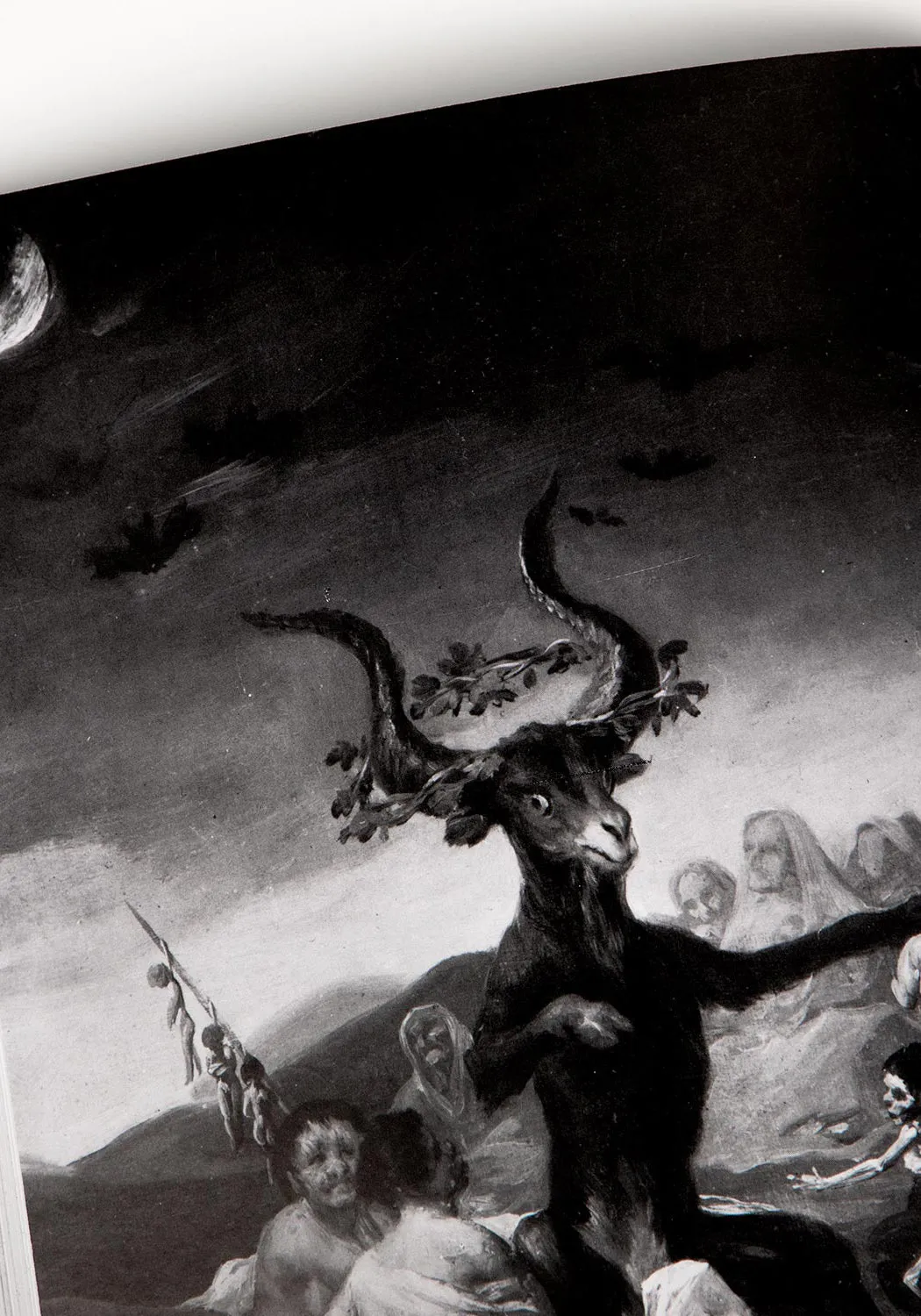 A New History of Witchcraft : Sorcerers. Heretics & Pagans