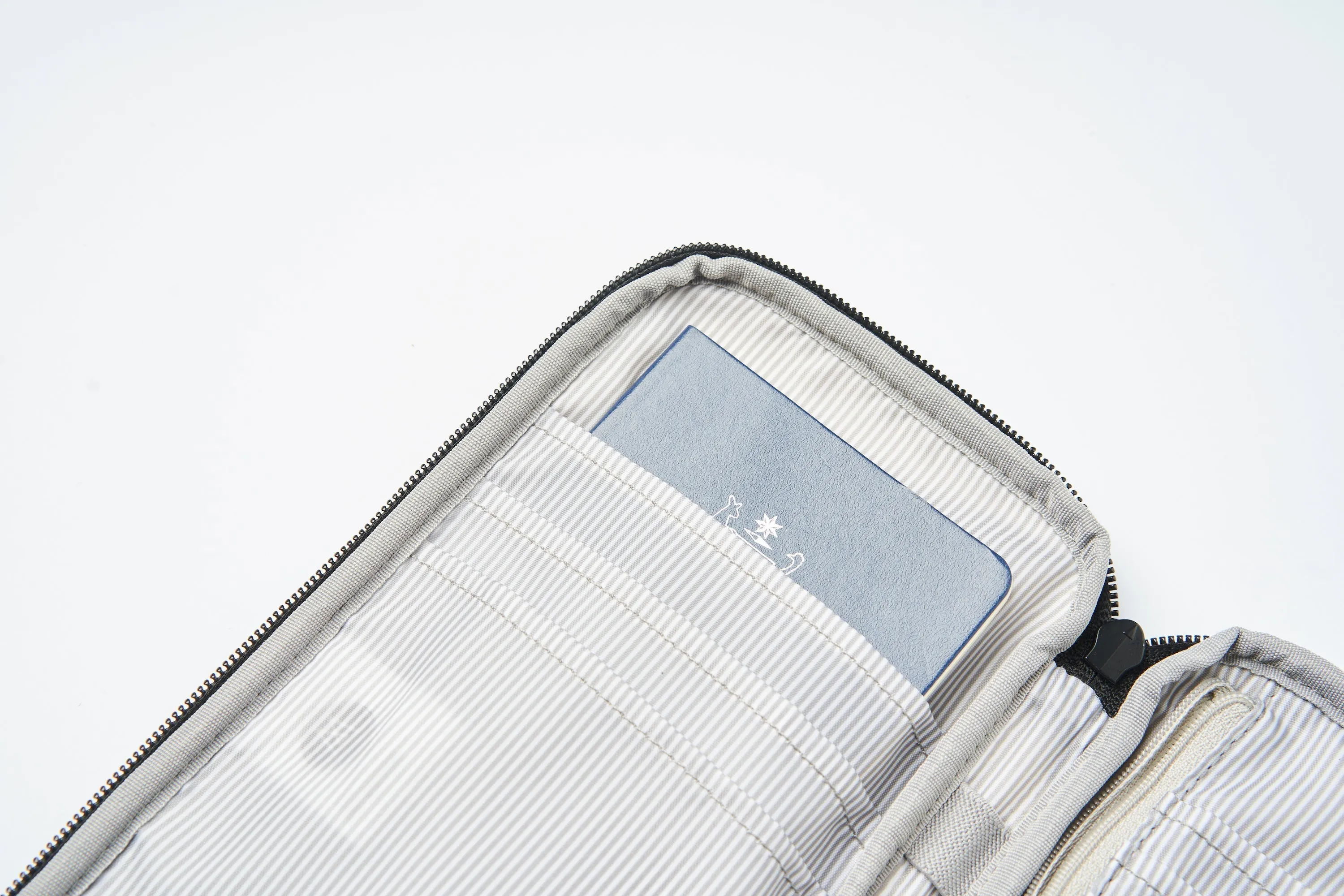Beaufort Swaggie Travel Wallet - Stealth