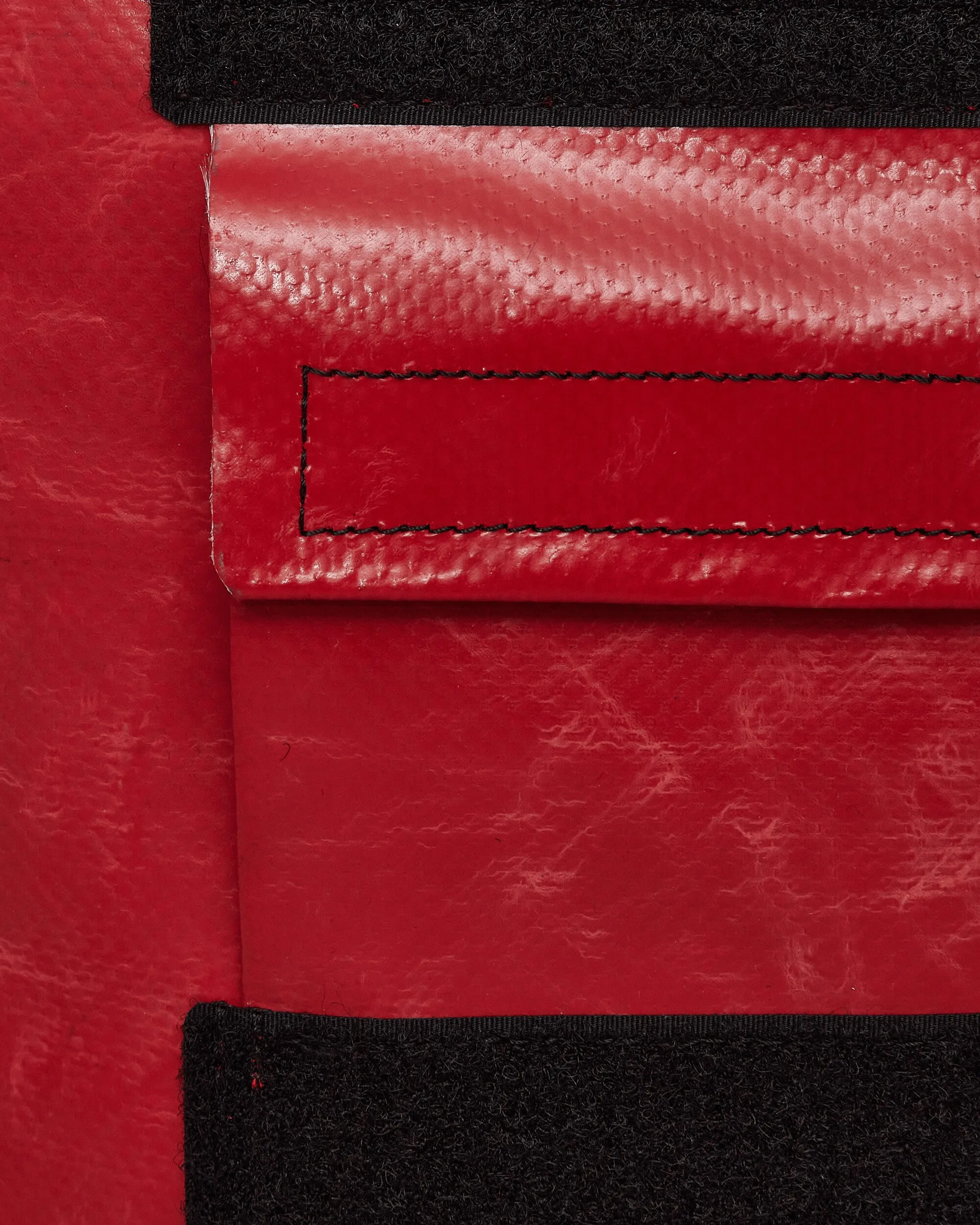 F11 Lassie Messenger Bag Red / Black