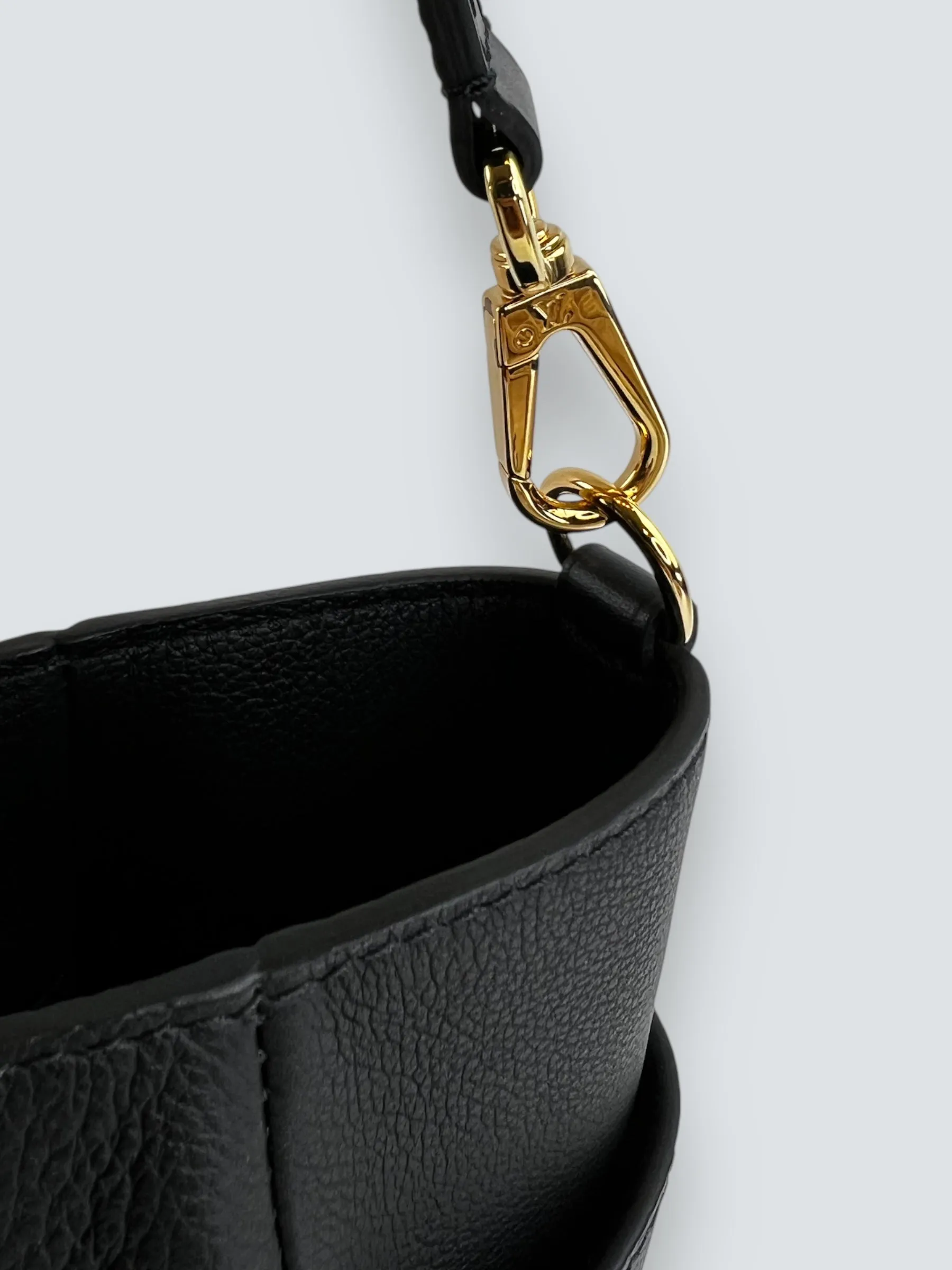 Louis Vuitton Black Leather On My Side GM Tote