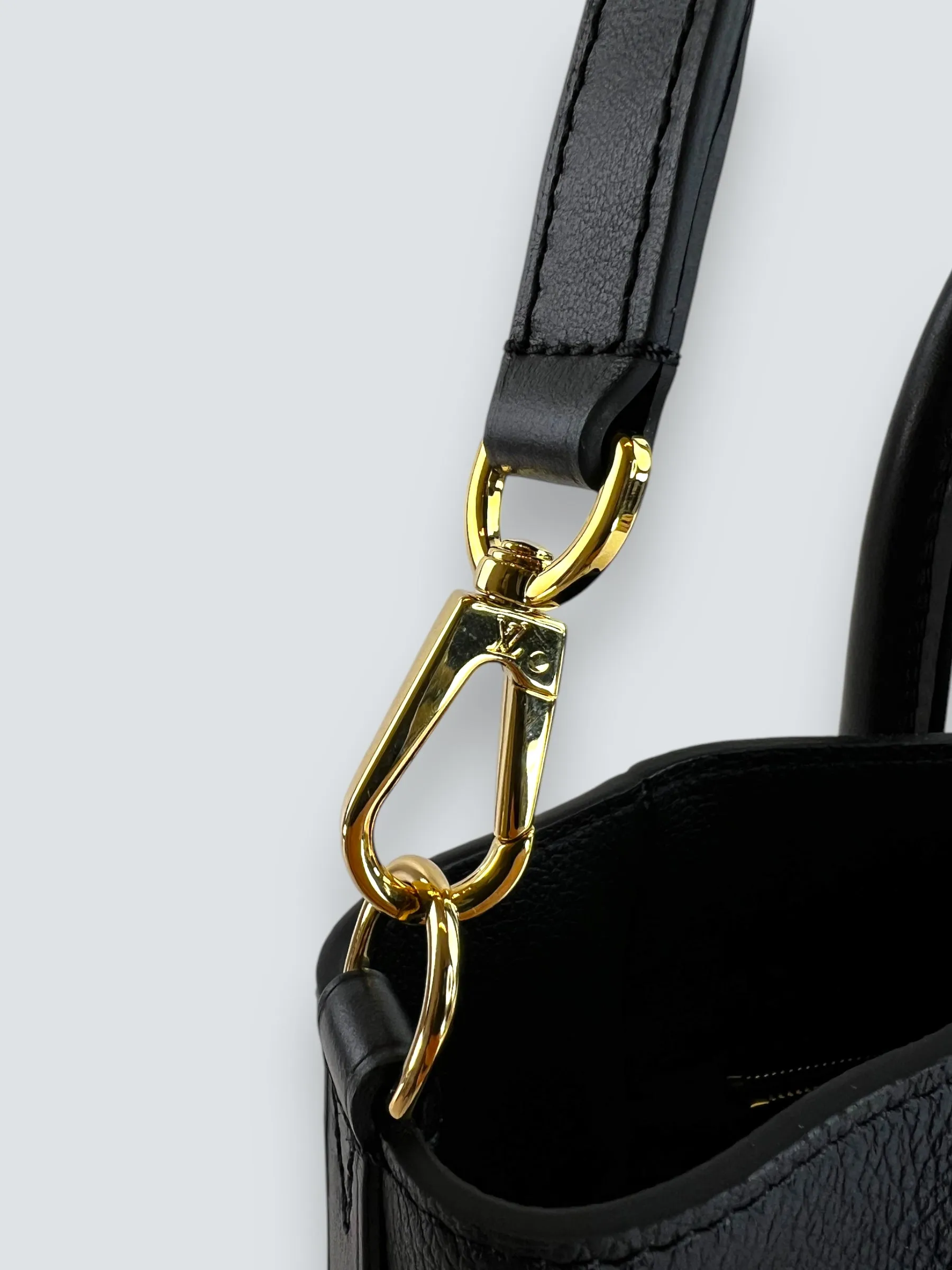 Louis Vuitton Black Leather On My Side GM Tote