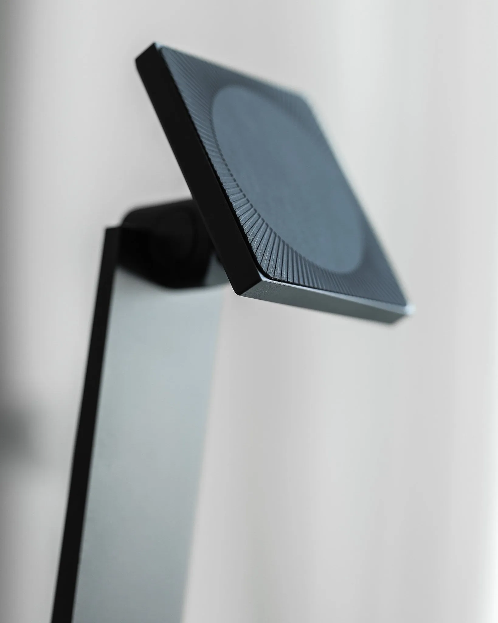 MagEZ Charging Stand for Tablets